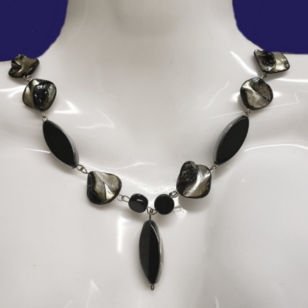 Black & Silver Shell Necklace - Picture 2 of 3